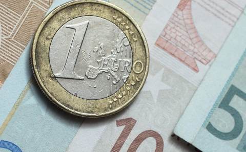Kursi i euros po stabilizohet: Efekti sezonal mund te jete drejt perfundimit